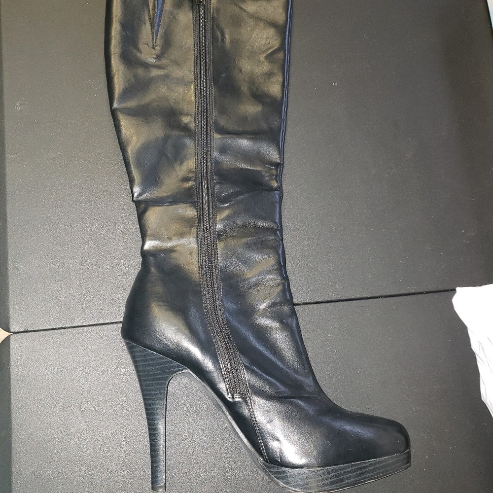 Boots - Picture 3 of 3